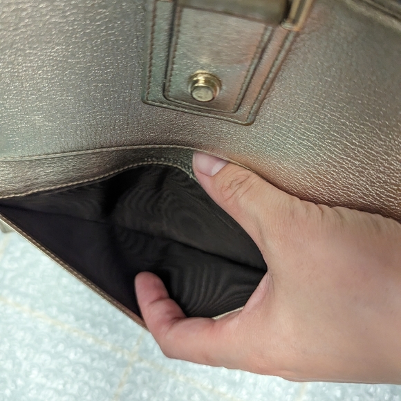 Authentic Gucci GG Beige Gold Metallic Abbey D wallet - Picture 15 of 16